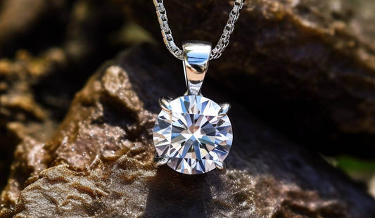 lab grown diamond pendant round cut