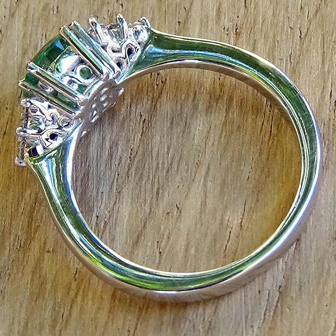  Emerald ring  - Shilat