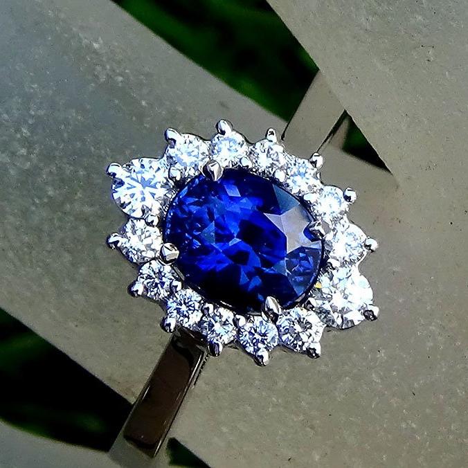 blue sapphire and 14 diamond 14kt gold ring - Shilat