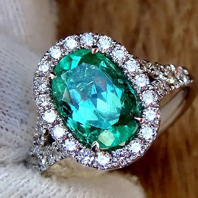 Green Emerald and diamond ring - Shilat