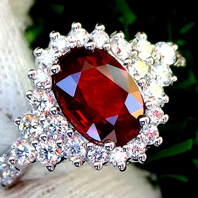 Natural Red Ruby and diamond ring in 14 kt - Shilat