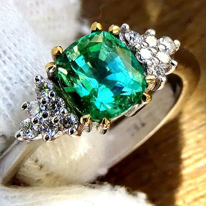 Green Emerald and diamond ring  14kt - Shilat