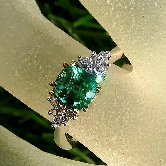 Green Emerald ring  - Shilat