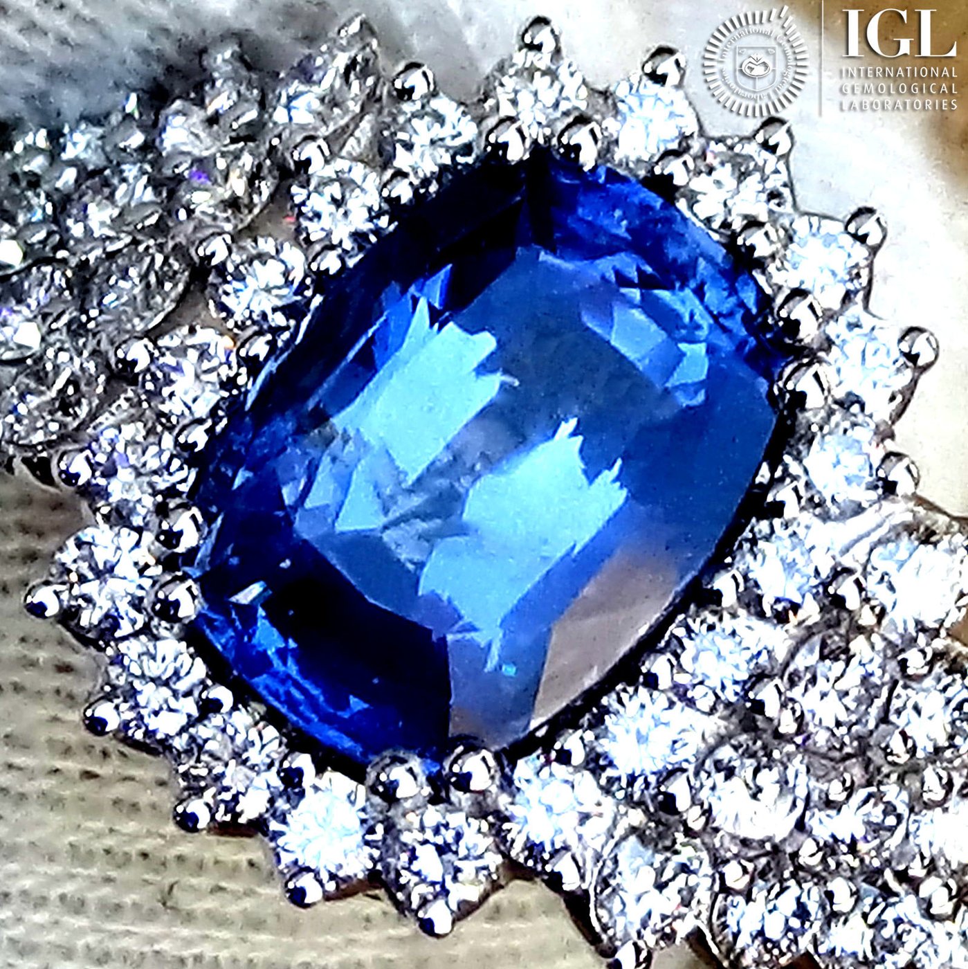 blue sapphire and 40 diamond 14kt gold ring - Shilat