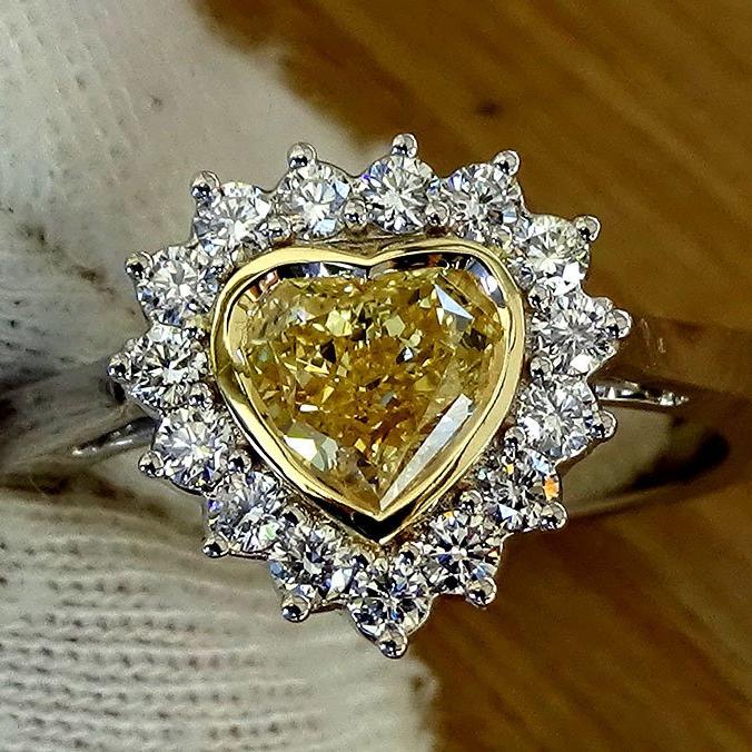 gold yellow diamond ring - Shilat