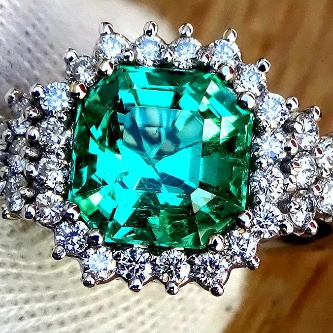 Emerald and diamond ring 14 kt solid white gold - Shilat