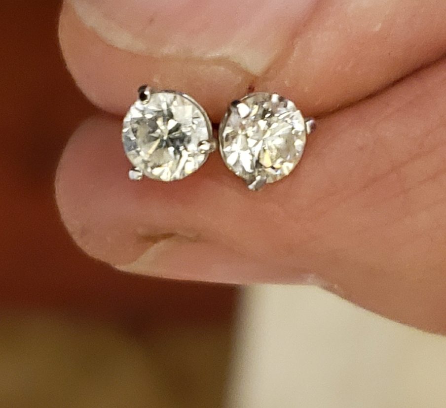 lab grown diamond studs earrings