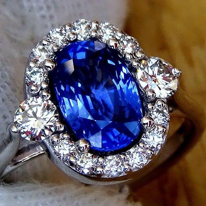 Oval sapphire and diamond ring 2.10ct - Shilat 