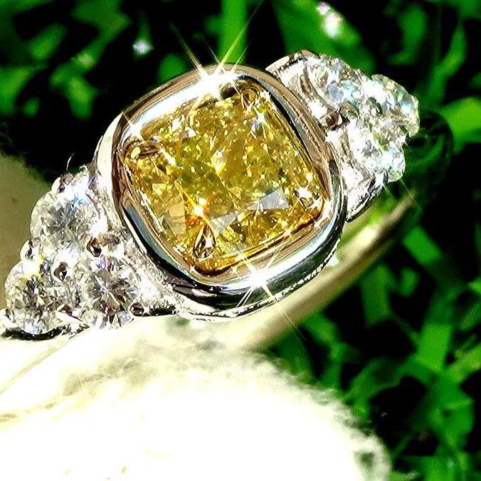 Engagement ring with canary yellow diamond 0.67ct - Shilat 