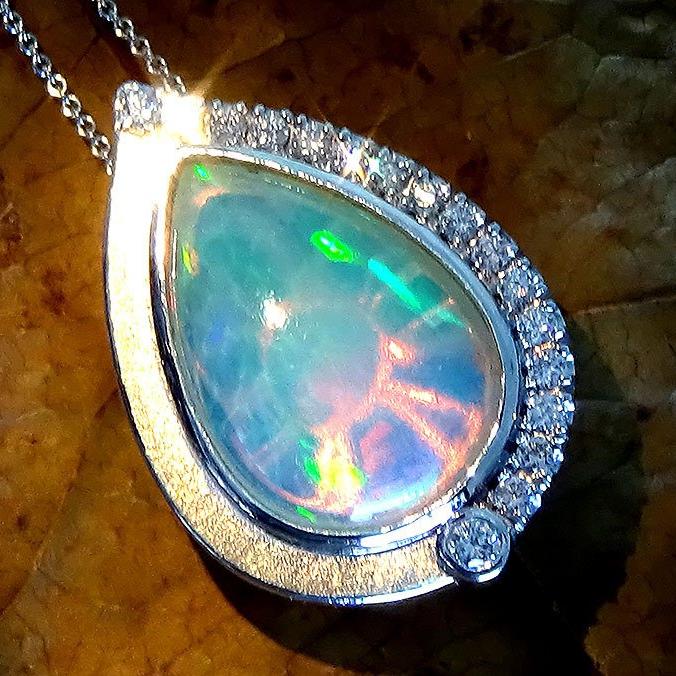 opal and diamond 14kt gold pendant - Shlat