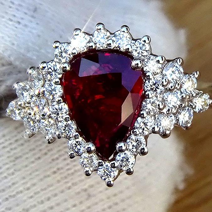 Red Ruby and diamond ring in 14 kt solid white gold - Shilat