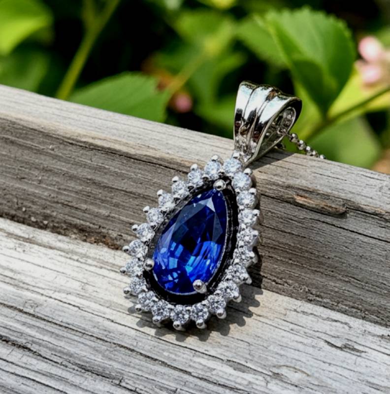 sapphire diamond pendant 