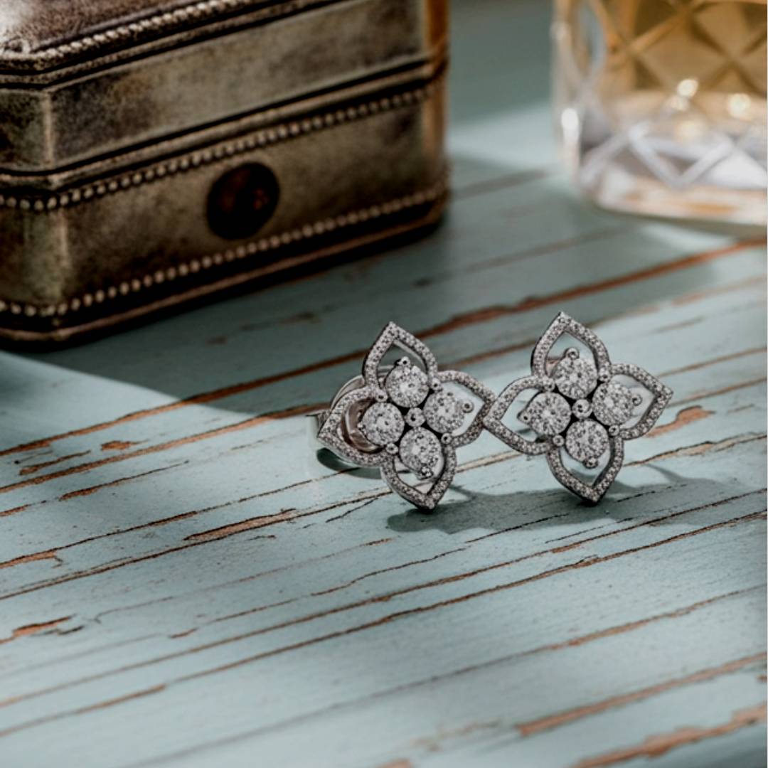 0.15 Carat natural diamonds earrings 