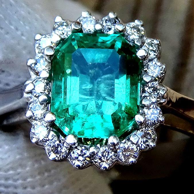 green emerald and diamond ring - Shilat