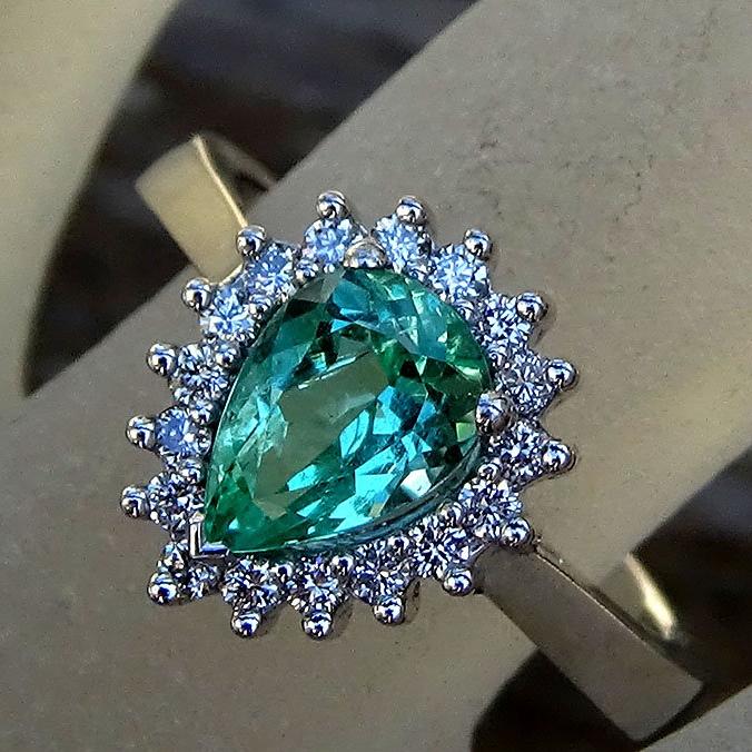 Green Emerald ring - Shilat