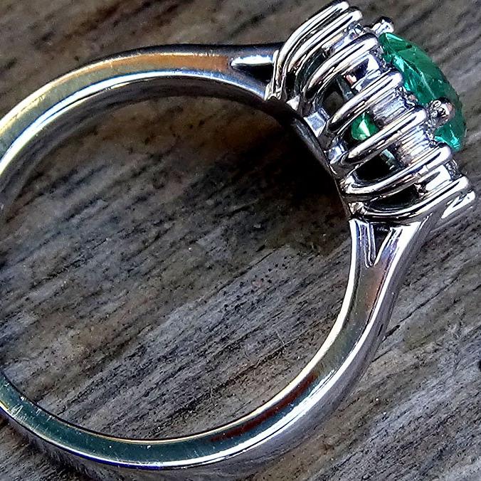 Green Emerald ring 14k - Shilat