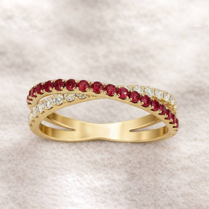 Elegant 0.80ct red sapphire & diamond ring yellow gold