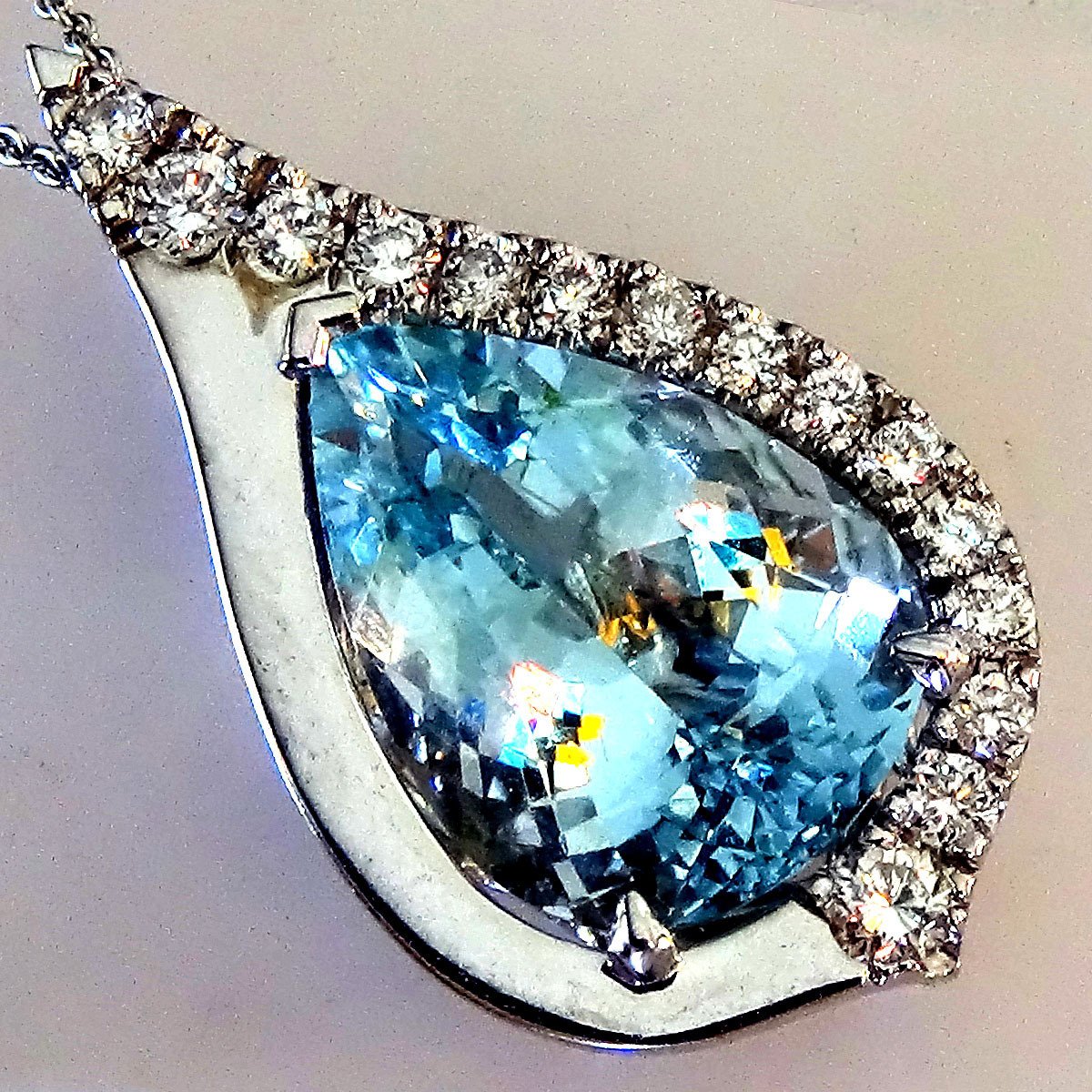 aquamarine and diamond 14kt gold pendant - Shilat