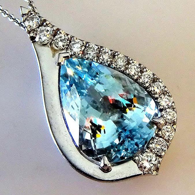 aquamarine and diamond 14kt pendant - Shilat