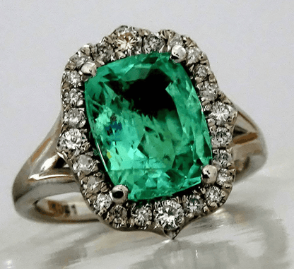 Green emerald engagement rings - Shilat 