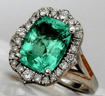 Green emerald engagement rings - Shilat 
