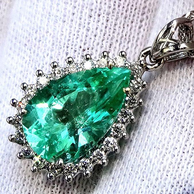 Green emerald diamond Pendant Necklace - Shilat