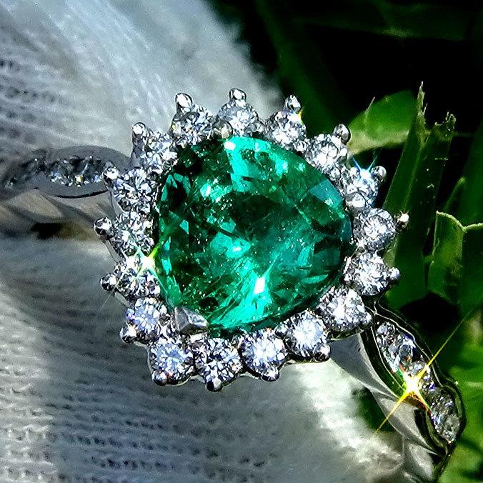 Green Emerald and diamond ring - Shilat