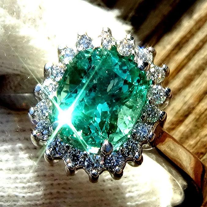 green emerald diamond ring 18k - Shilat