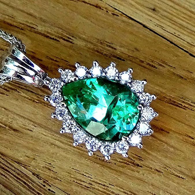 Green emerald and diamond Pendant - Shlat