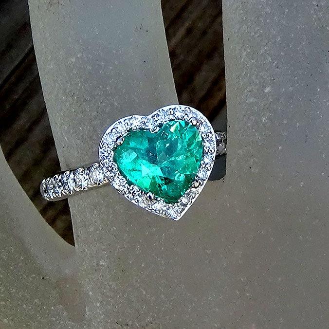 Green Emerald diamond ring - Shilat