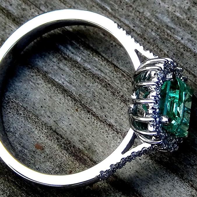 green emerald diamond ring - Shilat