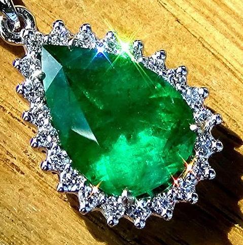 emerald Pendant Necklace - Shilat