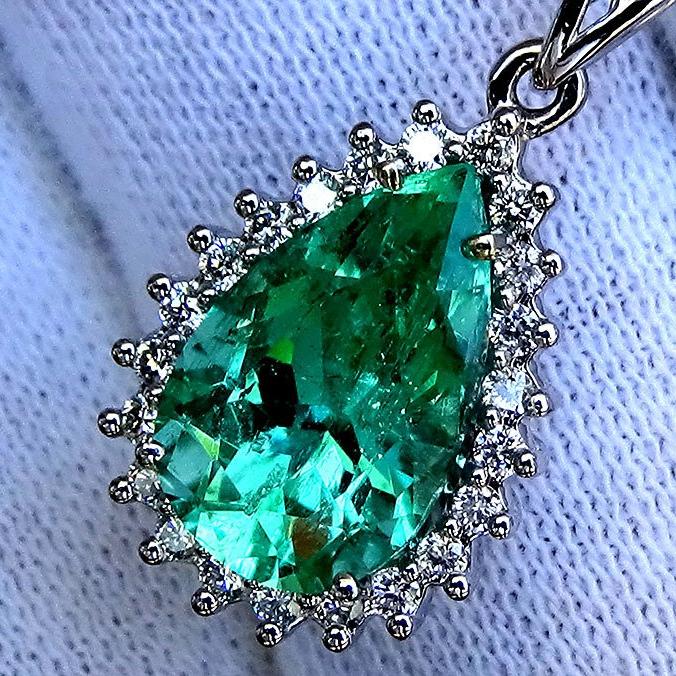 Green emerald Pendant  - Shilat