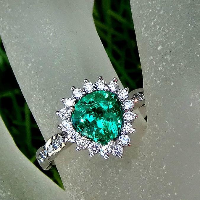 Emerald diamond ring 18k - Shilat