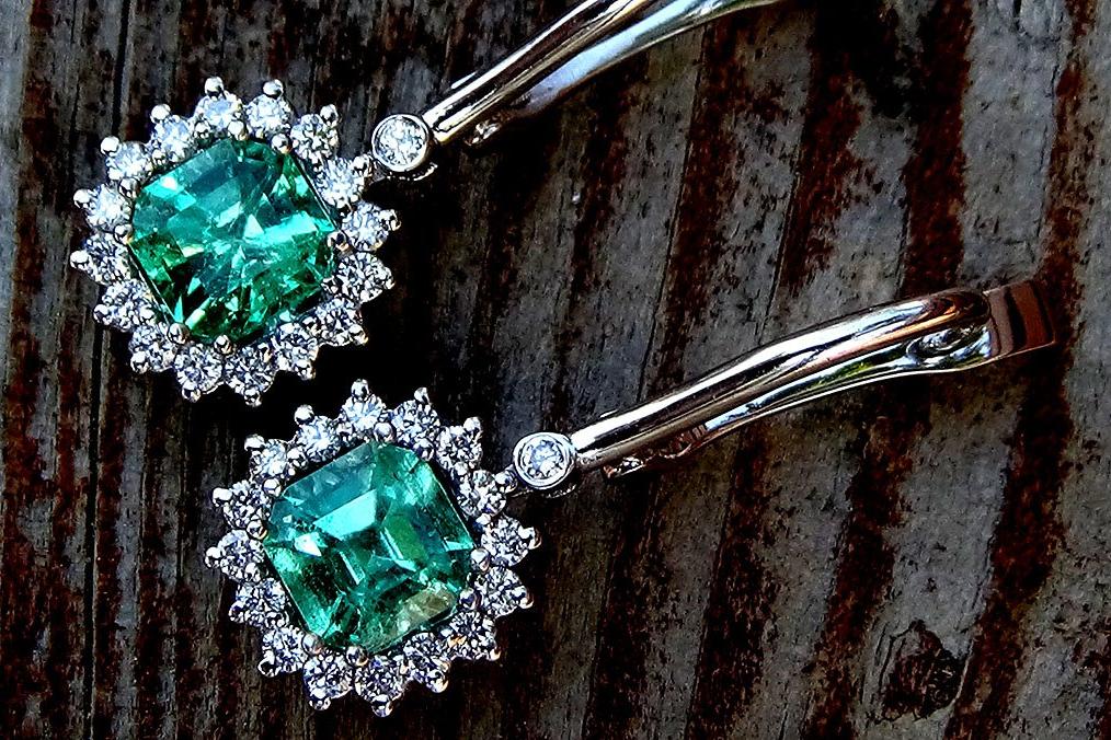 green emerald dangle earrings 18k - Shilat