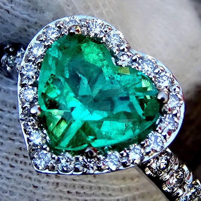 Green Emerald ring 18k - Shilat