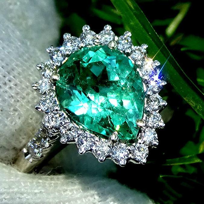 Green Emerald ring 18k gold - Shilat