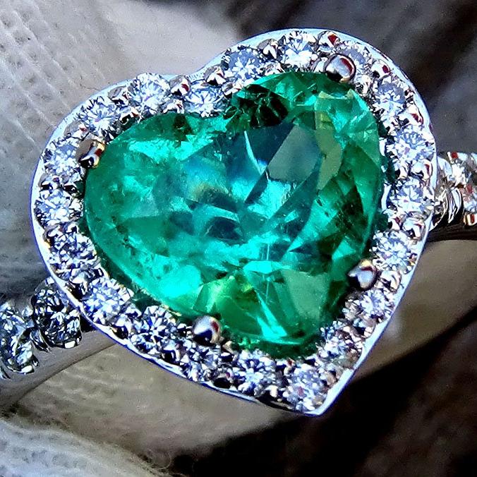 Green Emerald ring 18k gold - Shilat