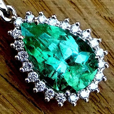 Green emerald and diamond Pendant Necklace - Shilat