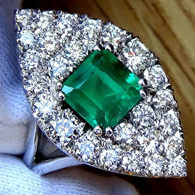 green emerald ring 