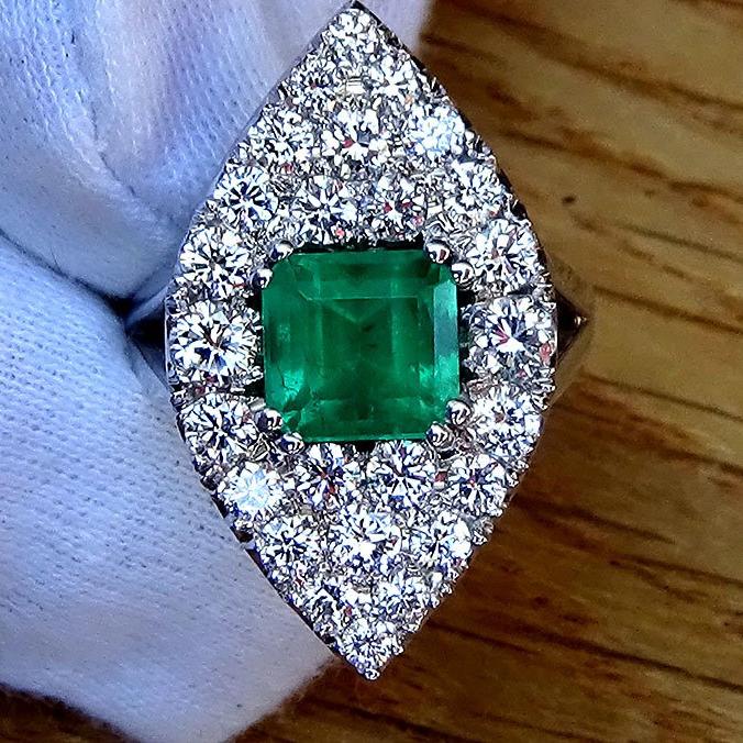 green emerald ring 