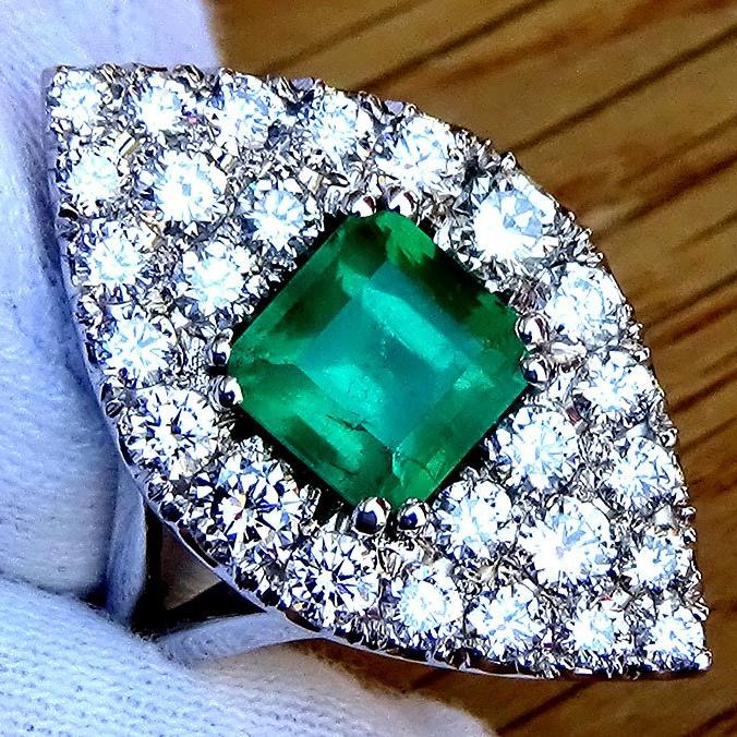 green emerald 14k ring 