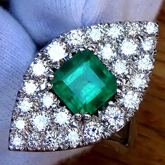 green emerald gold ring 