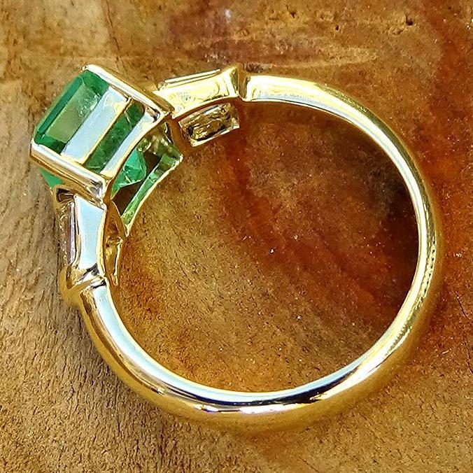 green emerald ring gold 14k