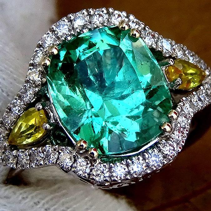 Emerald yellow sapphire's diamond ring - Shilat