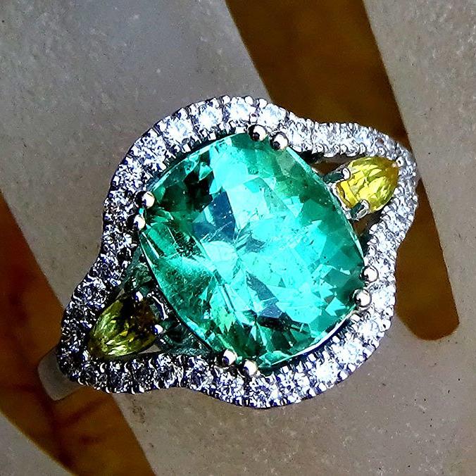 Emerald diamond ring - Shilat