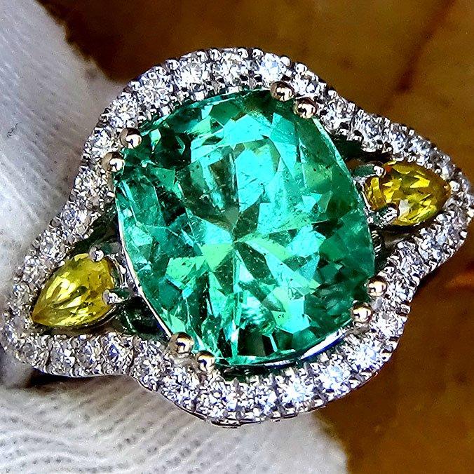 Green Emerald ring 14k - Shilat