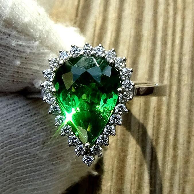 Tsavorite Garnet ring 18k gold - Shilat