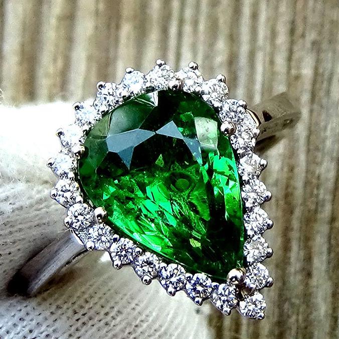 green Tsavorite Garnet ring 18k - Shilat