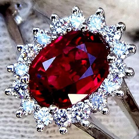 Natural Red Ruby and diamond ring  18kt - Shilat